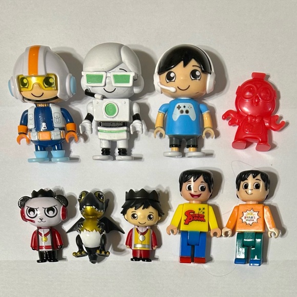 9 Ryan’s World: Space Pilot, White Robot, Gamer, 2 Princes, Shelldon Dragon +3 - Picture 1 of 3